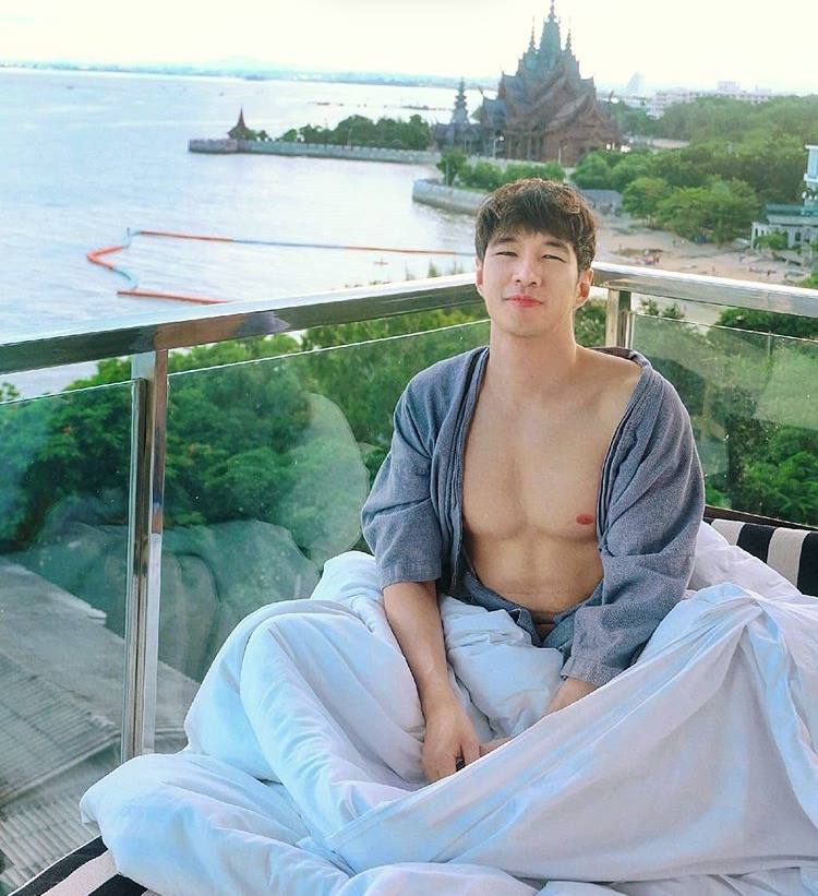 ผู้ชาย นมสวย {5}