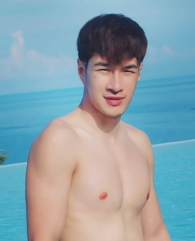 ผู้ชาย นมสวย {5}