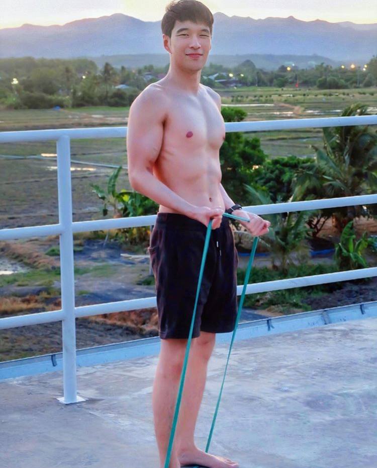 ผู้ชาย นมสวย {5}