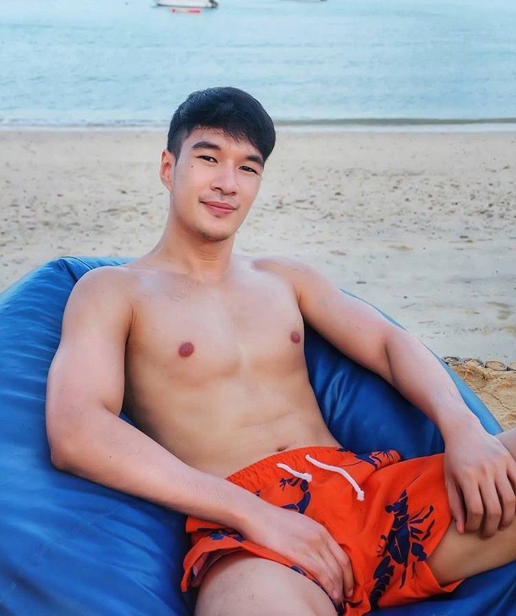 ผู้ชาย นมสวย {5}