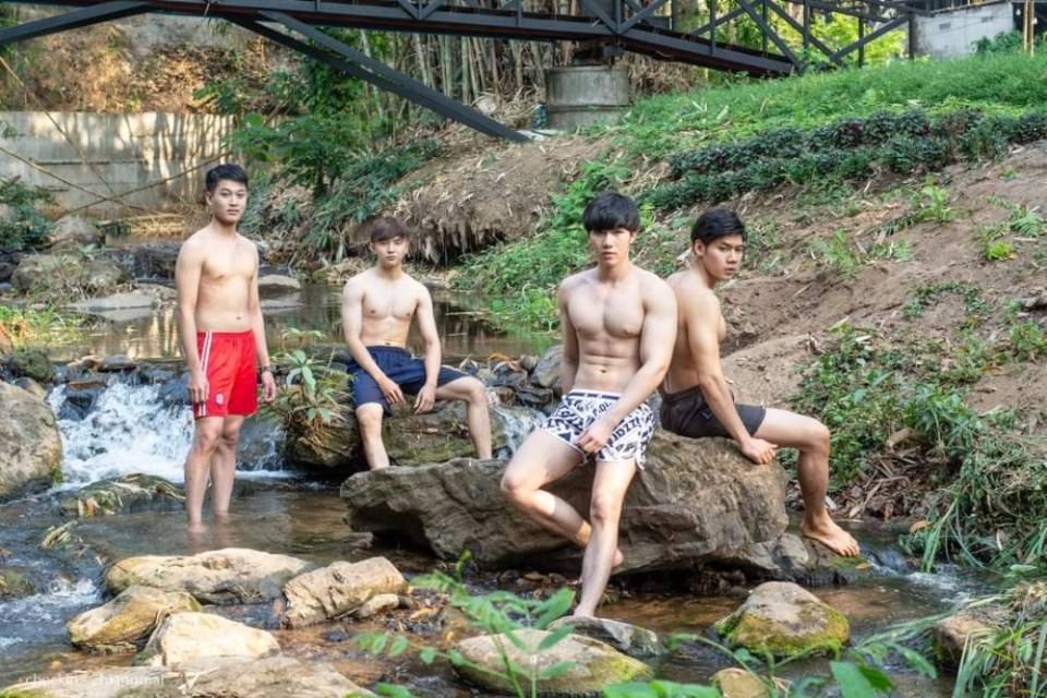 เล่นน้ำกัน