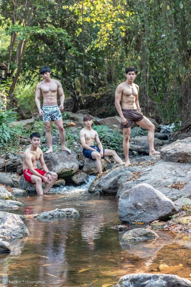 เล่นน้ำกัน