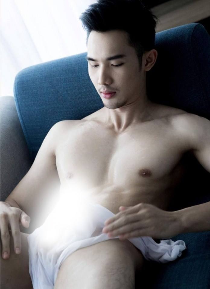 หนุ่มหล่อขึ้นปก 757.10
