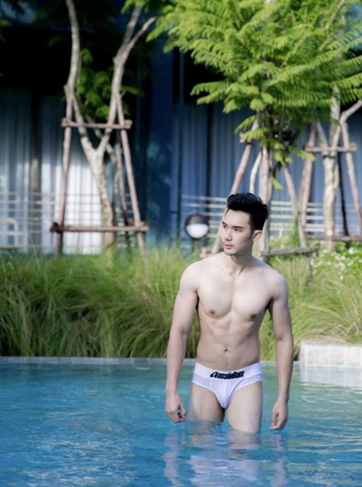 หนุ่มหล่อขึ้นปก 757.10