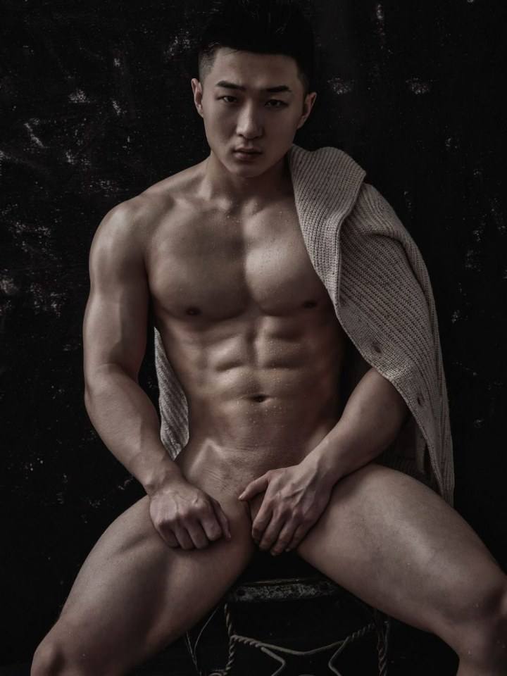 หนุ่มหล่อขึ้นปก 813.1