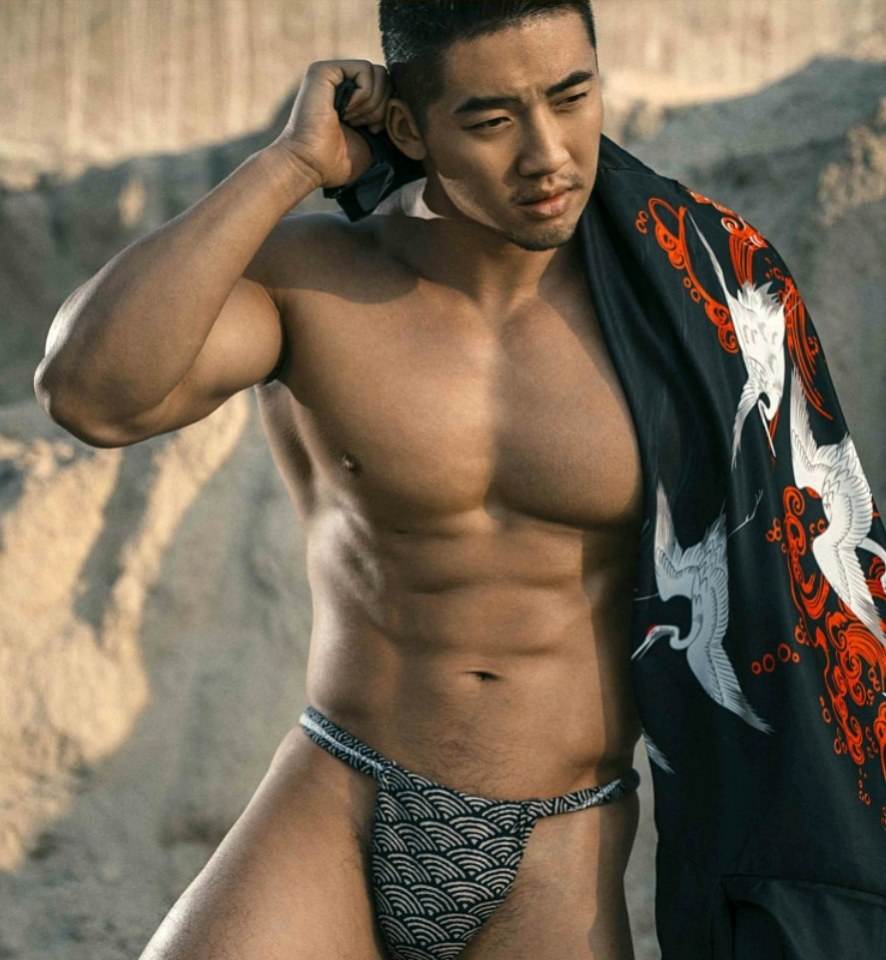 หนุ่มหล่อขึ้นปก 816.1