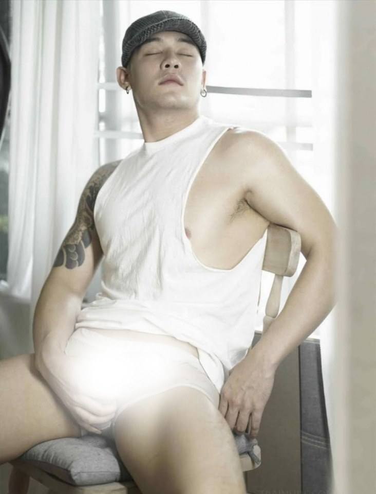 หนุ่มหล่อขึ้นปก 820