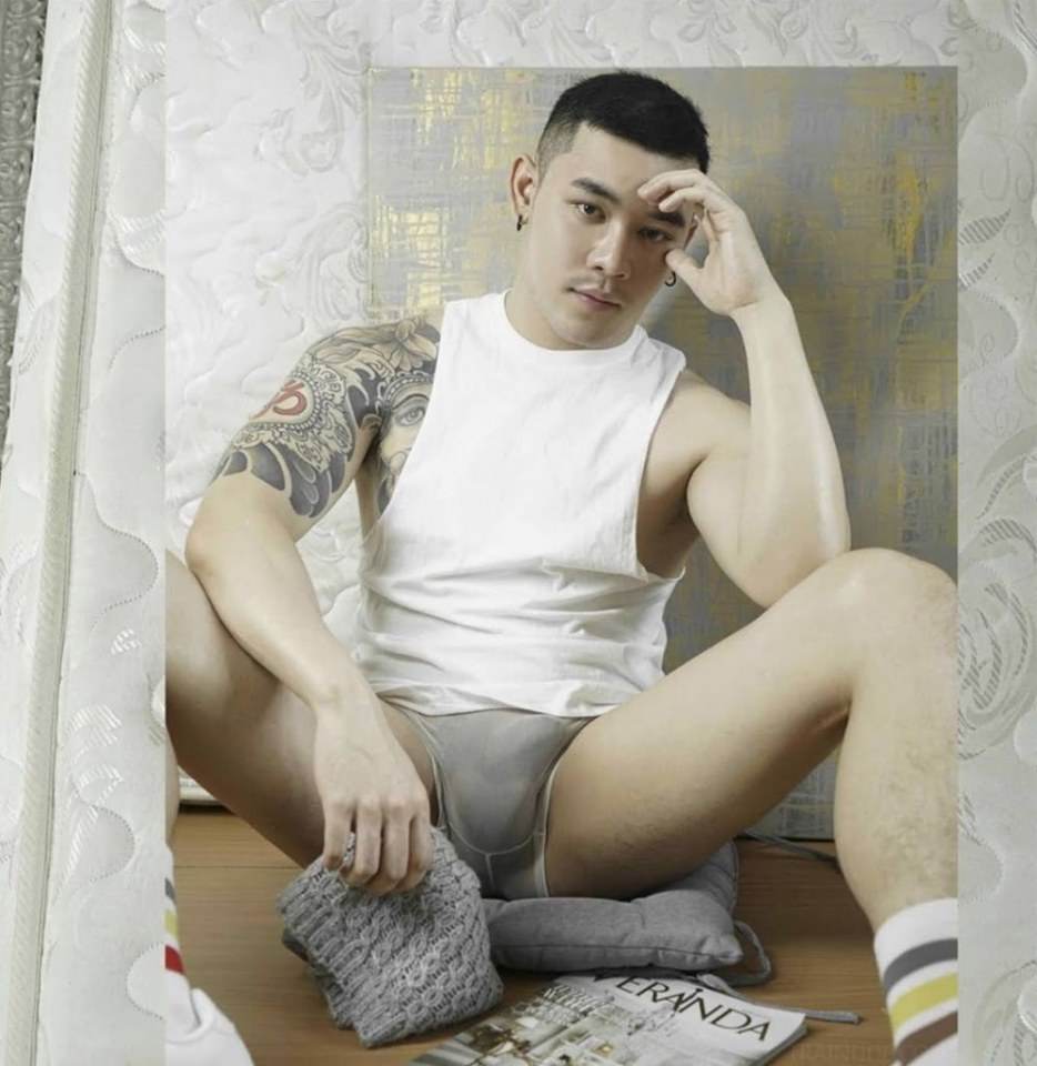 หนุ่มหล่อขึ้นปก 820