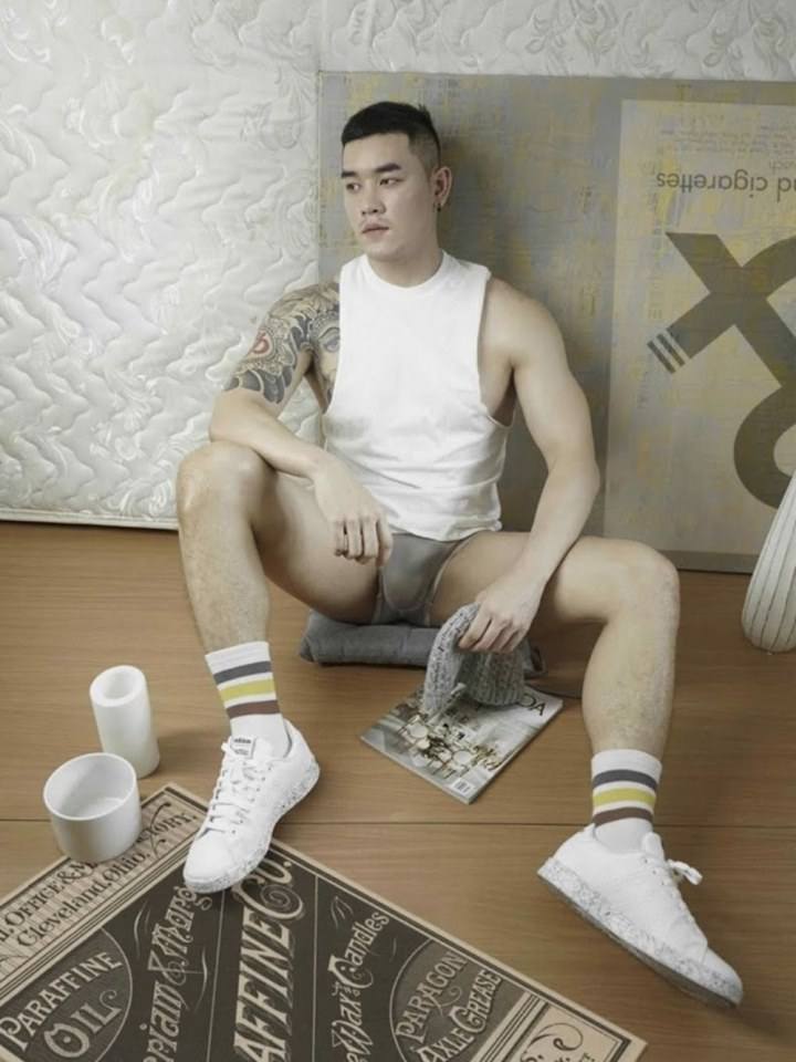 หนุ่มหล่อขึ้นปก 820
