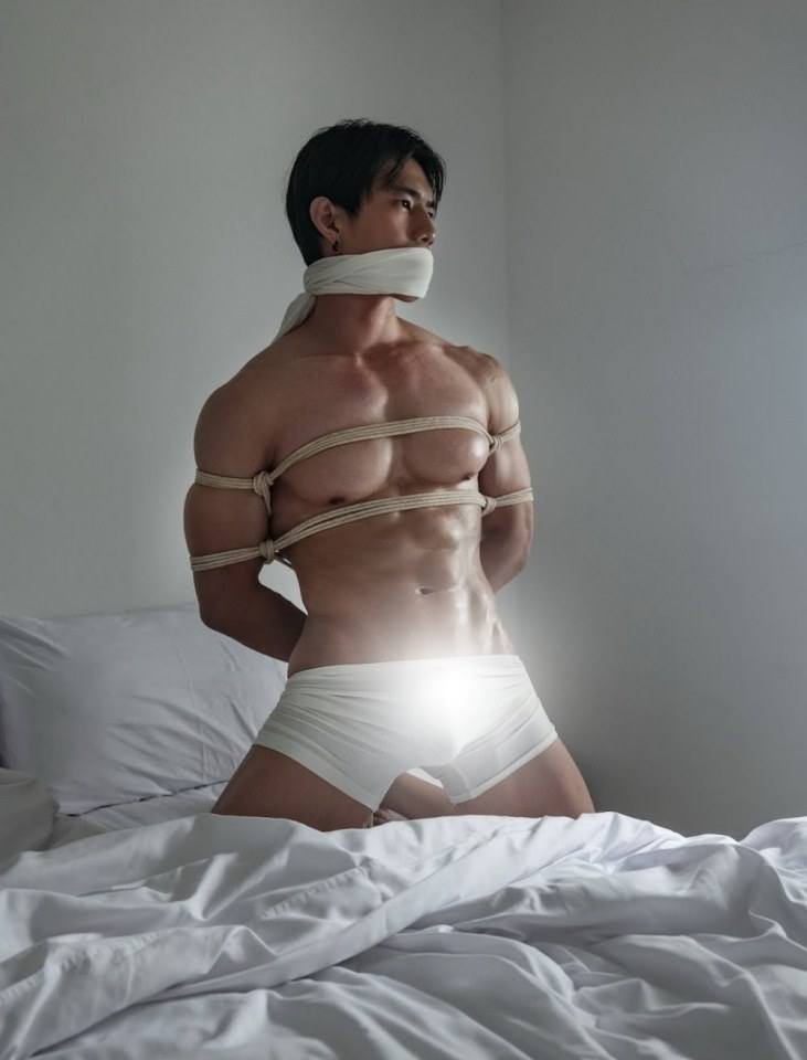 หนุ่มหล่อขึ้นปก 809.3