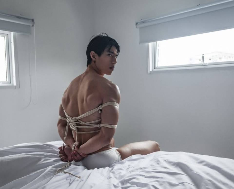 หนุ่มหล่อขึ้นปก 809.3