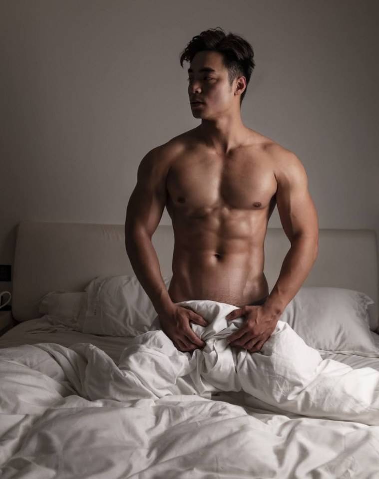 หนุ่มหล่อขึ้นปก 810.3