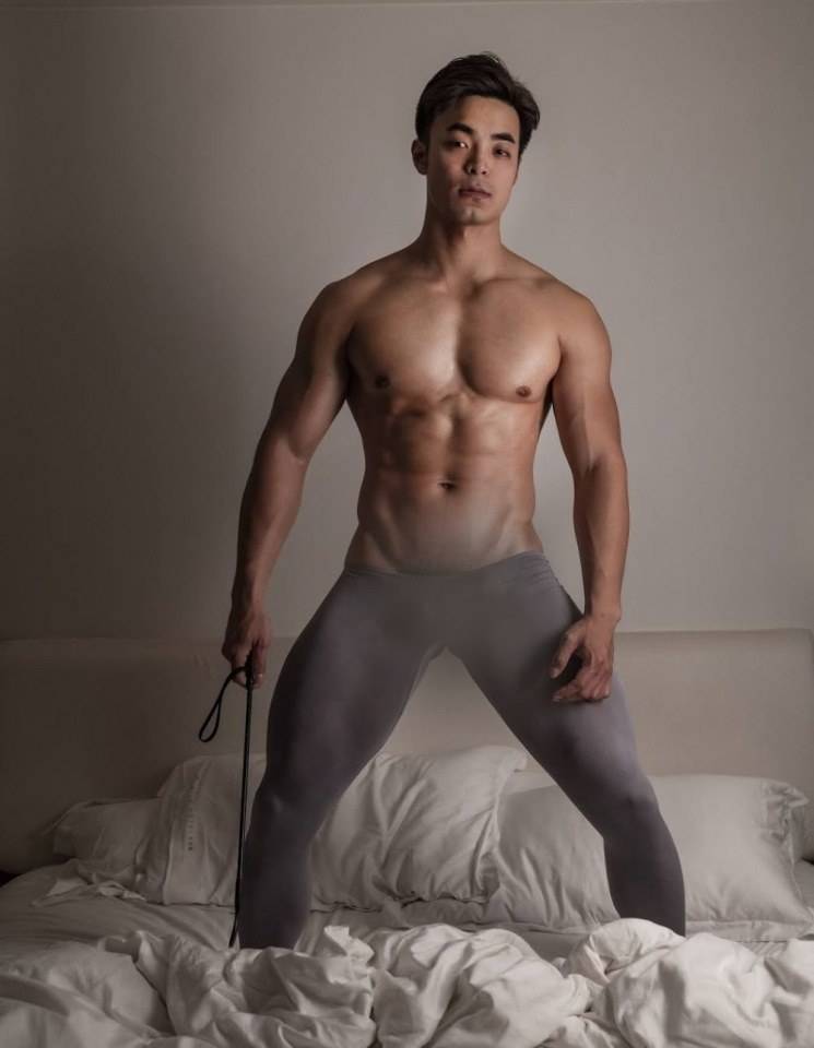 หนุ่มหล่อขึ้นปก 810.3