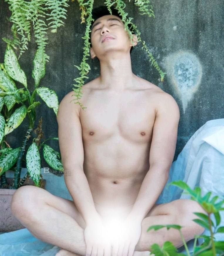 หนุ่มหล่อขึ้นปก 807.5