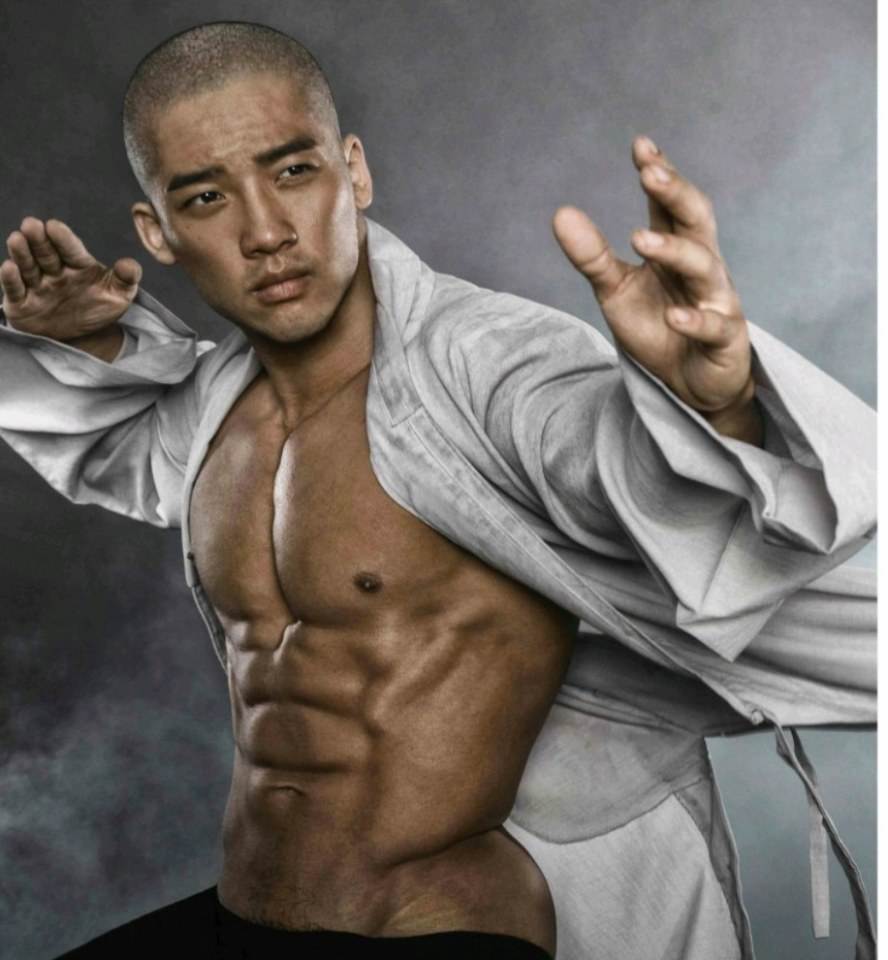 หนุ่มหล่อขึ้นปก 817.2