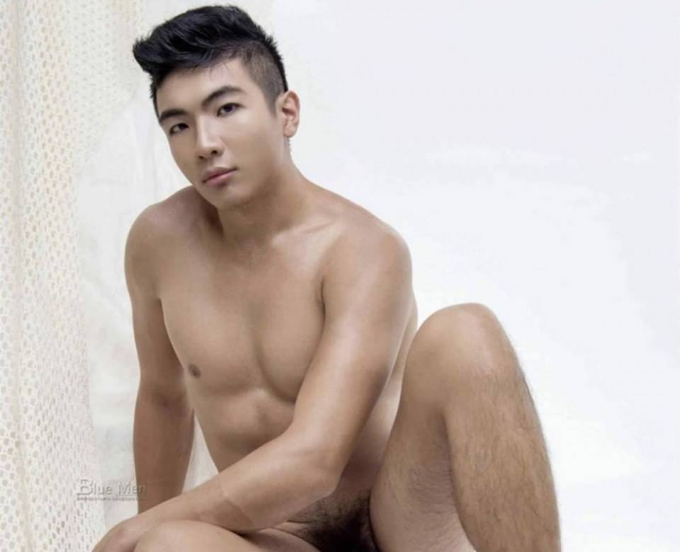 หนุ่มหล่อขึ้นปก 812.2