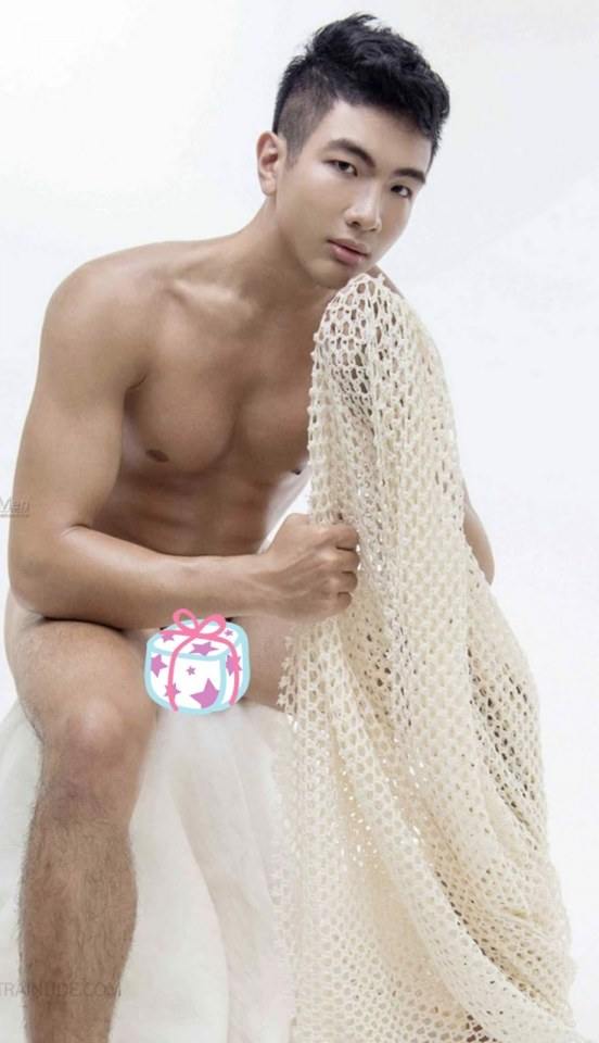 หนุ่มหล่อขึ้นปก 812.2