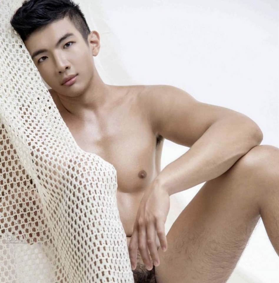หนุ่มหล่อขึ้นปก 812.2