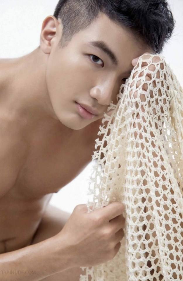 หนุ่มหล่อขึ้นปก 812.2