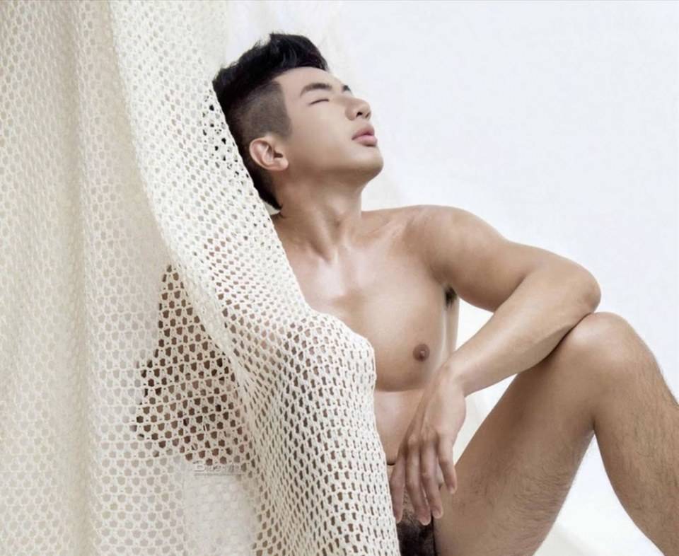 หนุ่มหล่อขึ้นปก 812.2