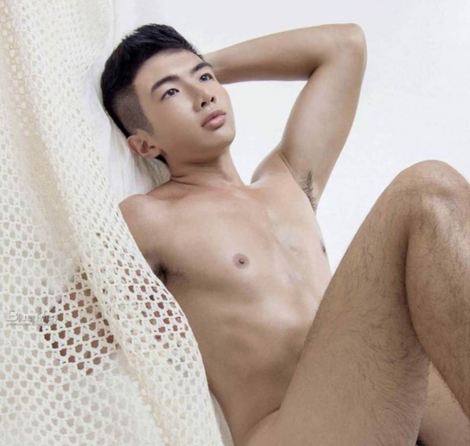 หนุ่มหล่อขึ้นปก 812.2