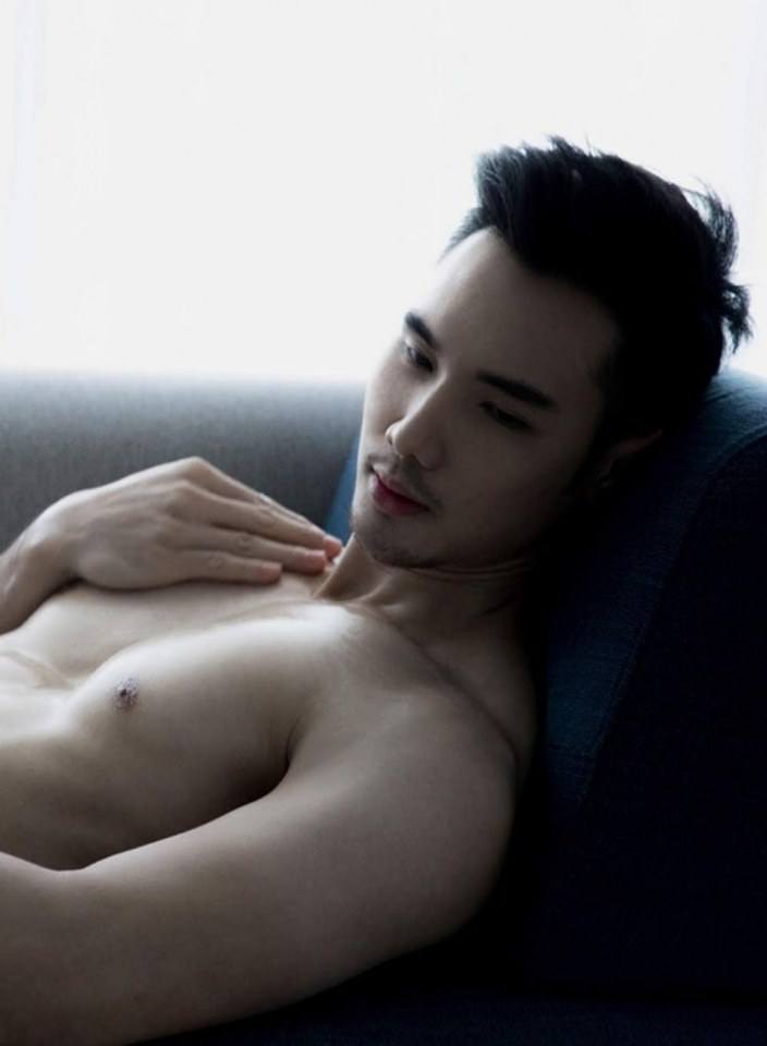 หนุ่มหล่อขึ้นปก 757.11