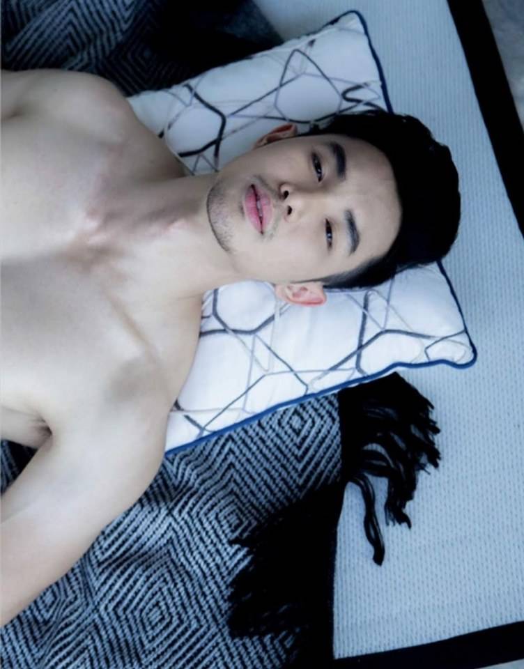 หนุ่มหล่อขึ้นปก 757.11