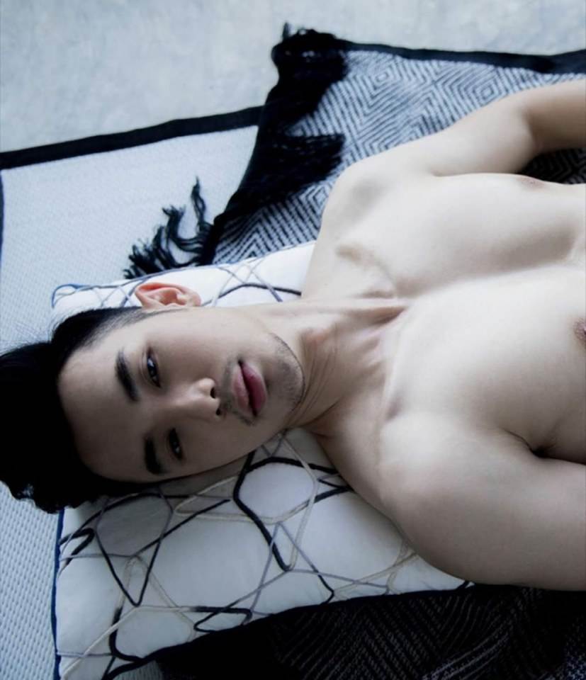 หนุ่มหล่อขึ้นปก 757.11