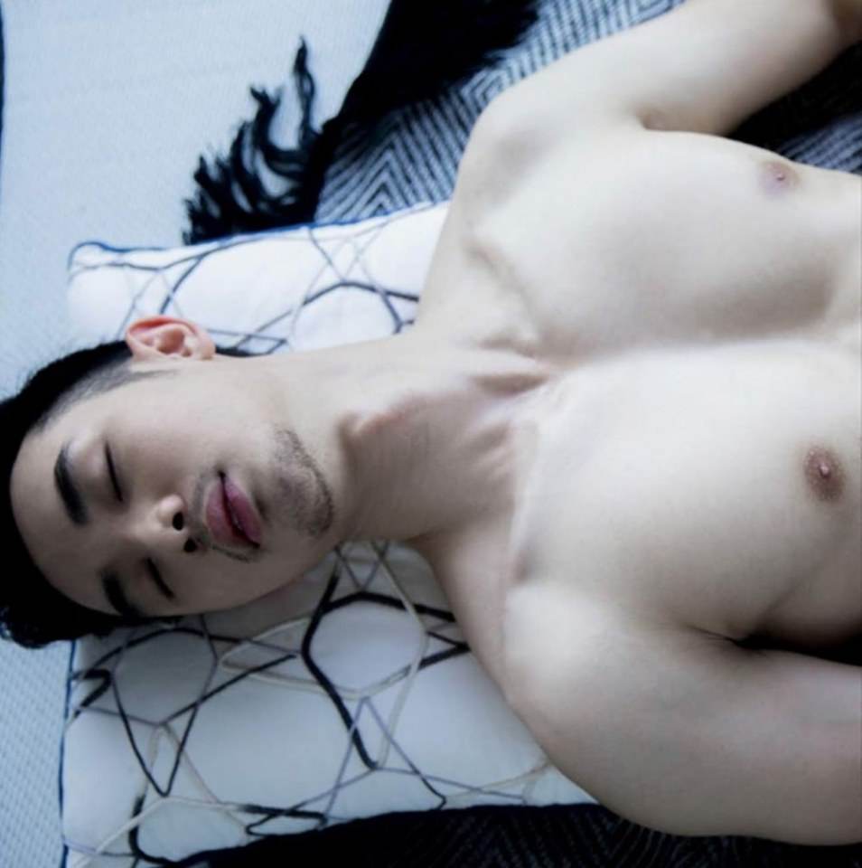 หนุ่มหล่อขึ้นปก 757.11