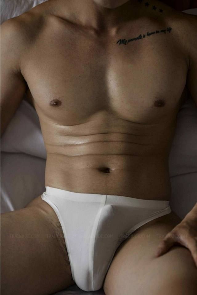 หนุ่มหล่อขึ้นปก 822