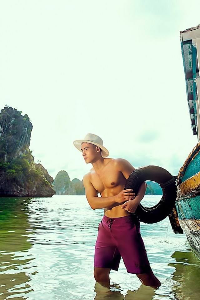 หนุ่มหล่อขึ้นปก 822