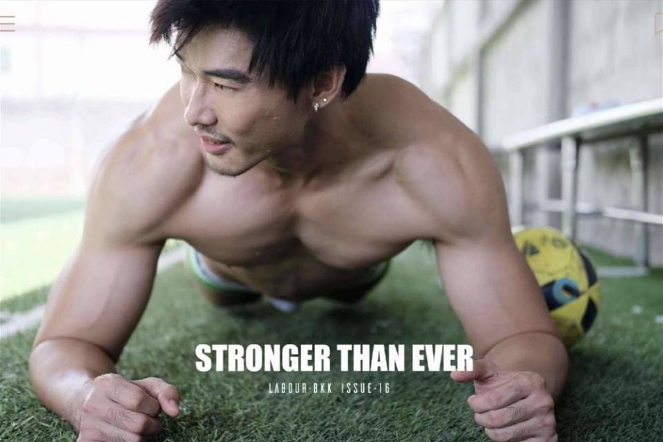 หนุ่มหล่อขึ้นปก 823