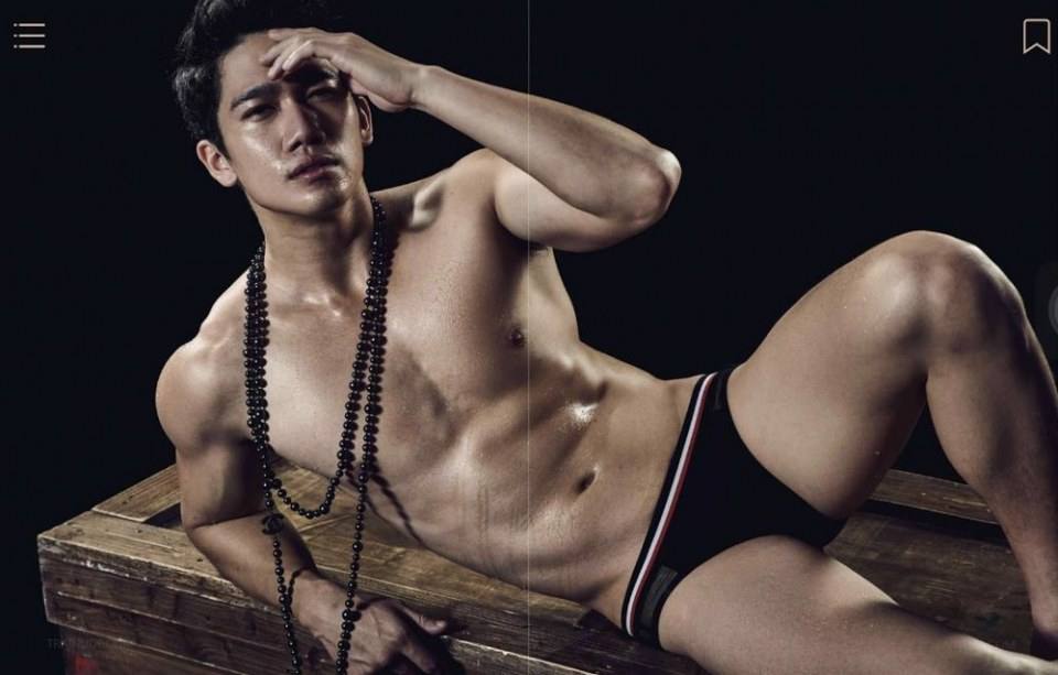 หนุ่มหล่อขึ้นปก 823