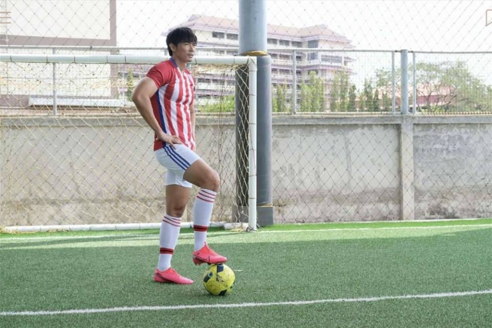 หนุ่มหล่อขึ้นปก 823