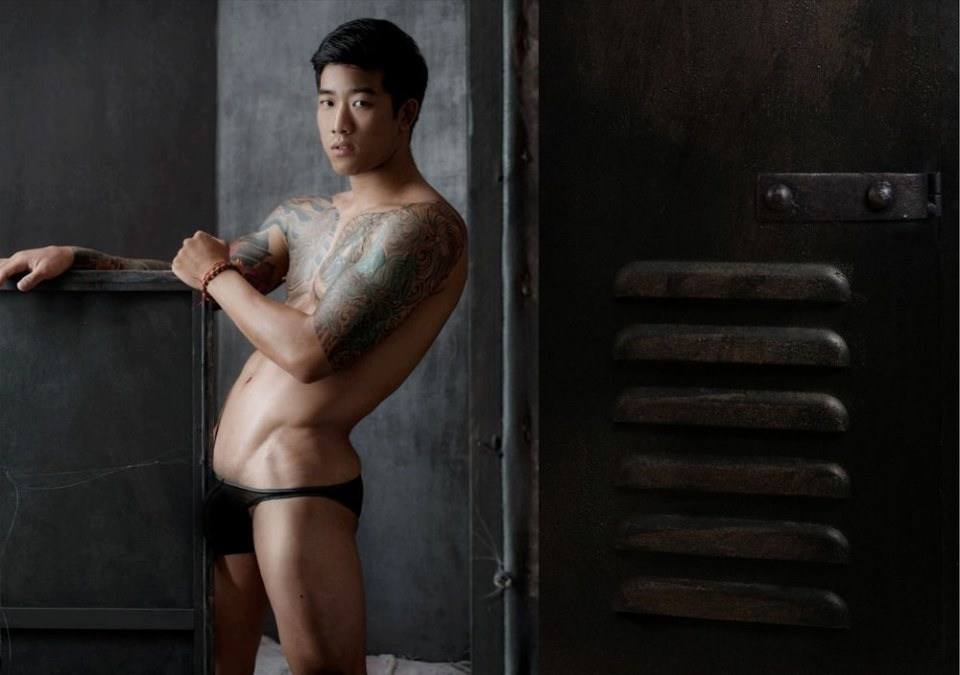 หนุ่มหล่อขึ้นปก 824
