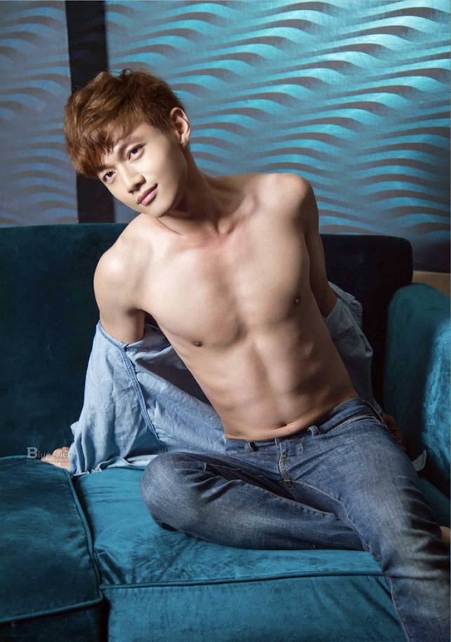 หนุ่มหล่อขึ้นปก 824