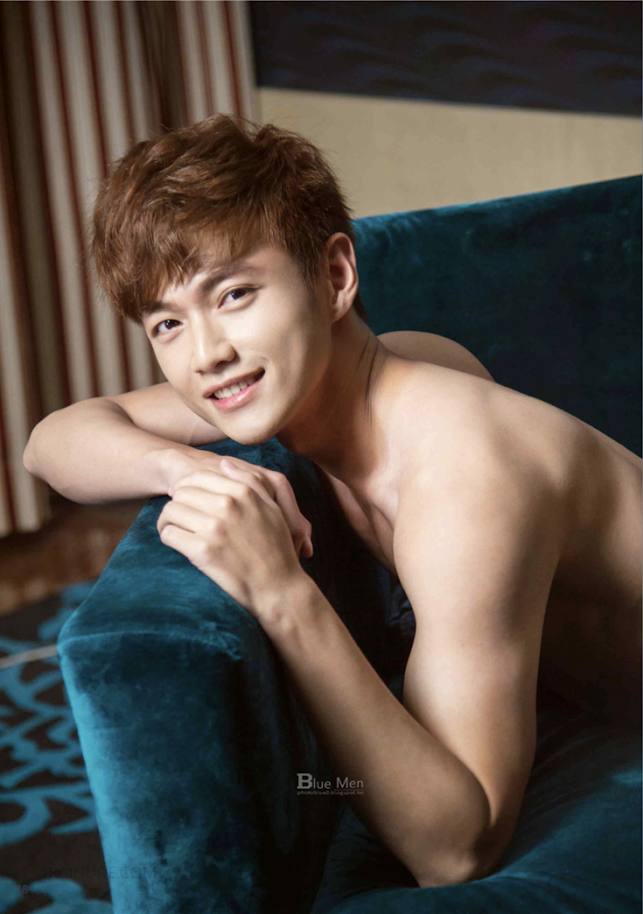 หนุ่มหล่อขึ้นปก 824
