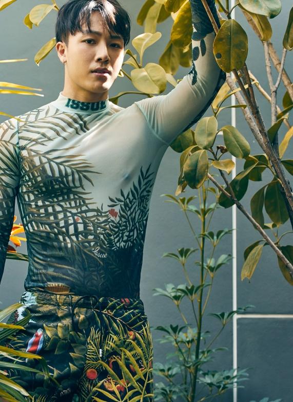 หนุ่มหล่อขึ้นปก 826