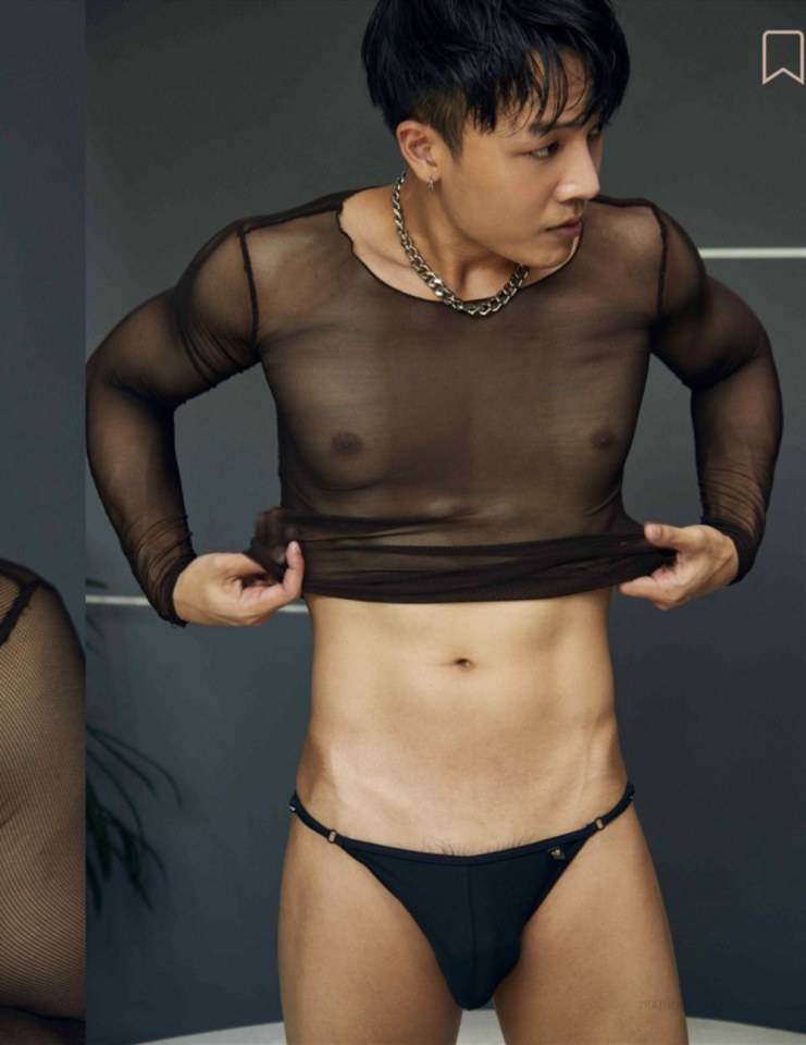หนุ่มหล่อขึ้นปก 826