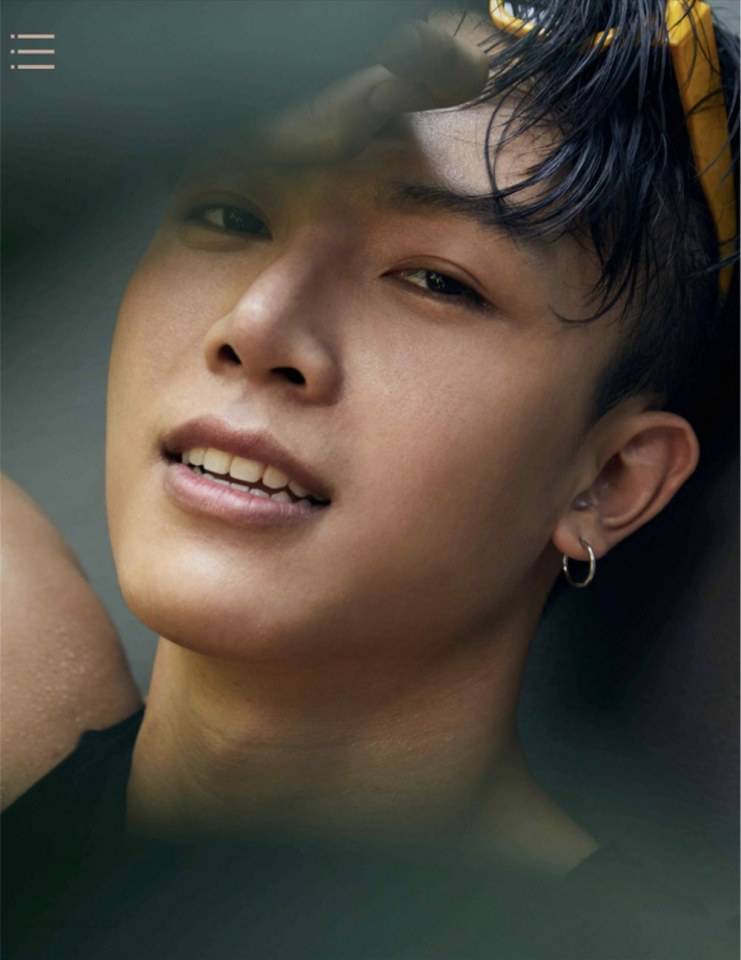 หนุ่มหล่อขึ้นปก 826