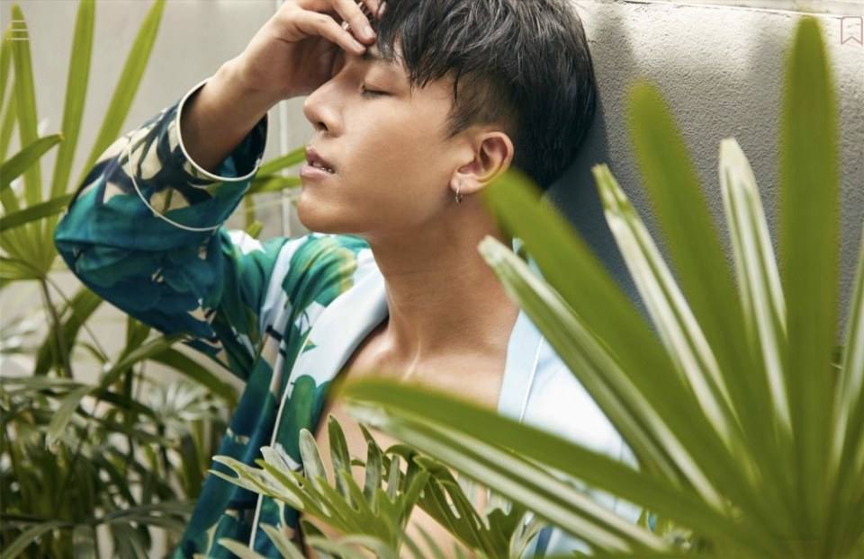 หนุ่มหล่อขึ้นปก 826