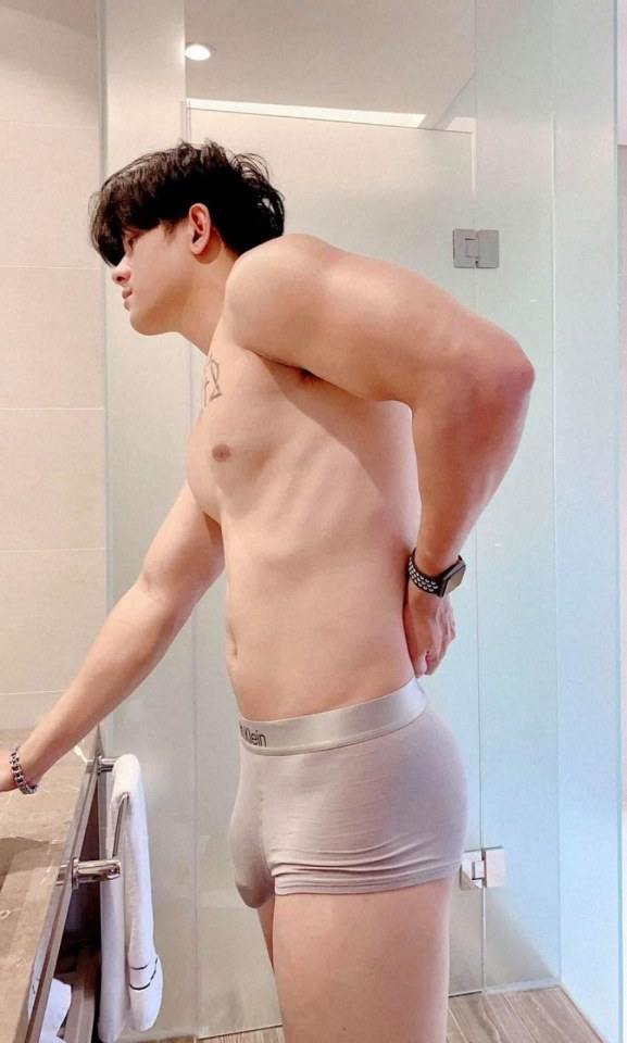 HAPPY HEALTHYsexyMen } 5
