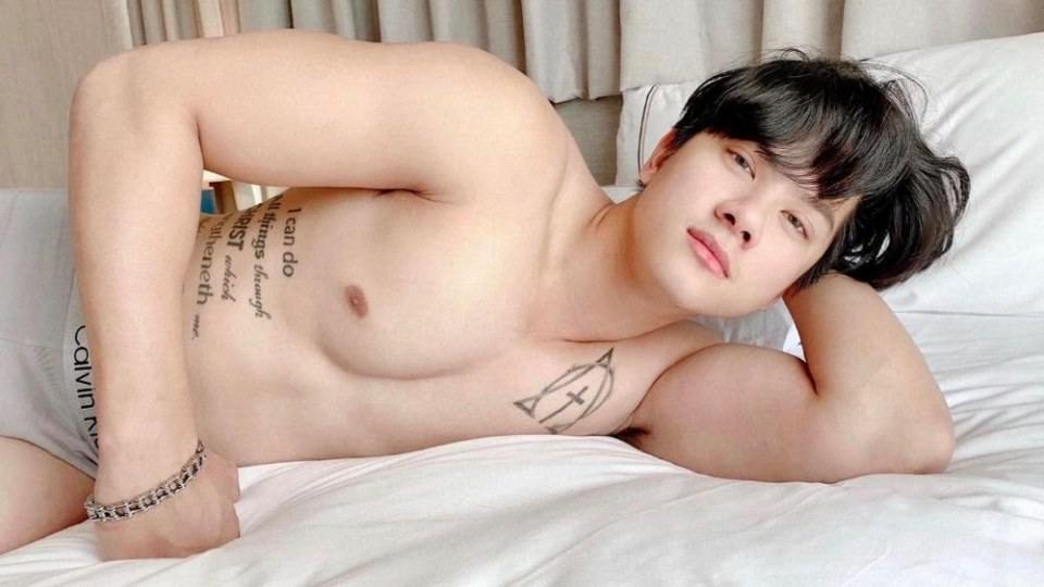 HAPPY HEALTHYsexyMen } 5