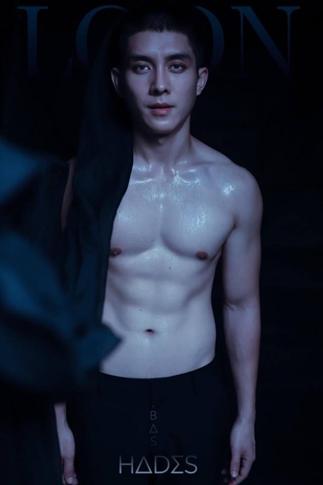 หนุ่มหล่อขึ้นปก 827