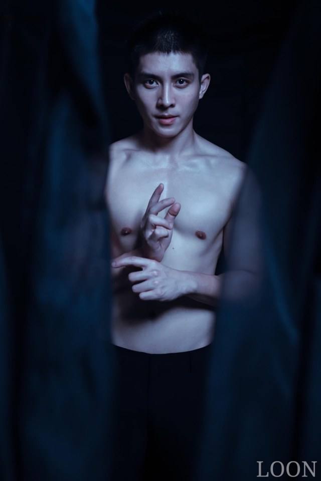 หนุ่มหล่อขึ้นปก 827