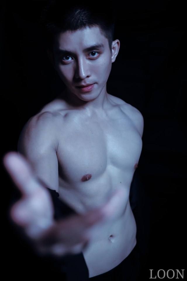 หนุ่มหล่อขึ้นปก 827
