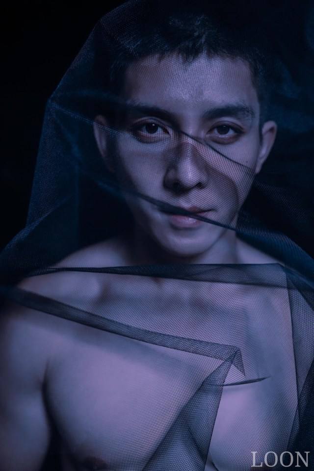 หนุ่มหล่อขึ้นปก 827