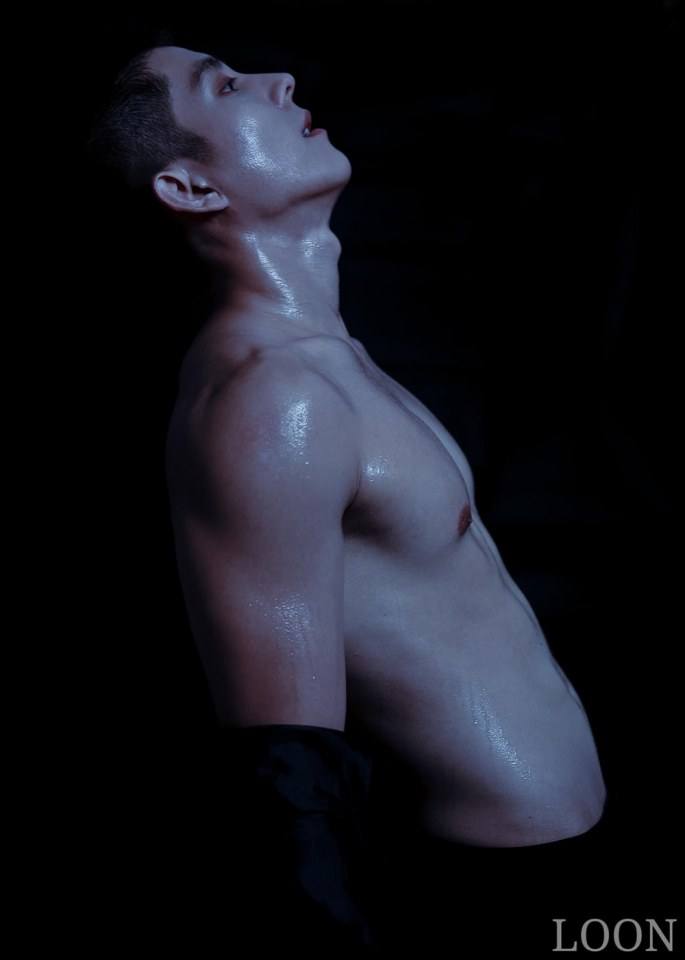 หนุ่มหล่อขึ้นปก 827