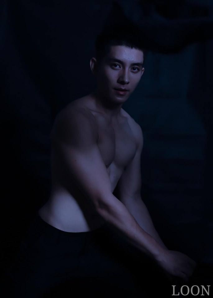 หนุ่มหล่อขึ้นปก 827