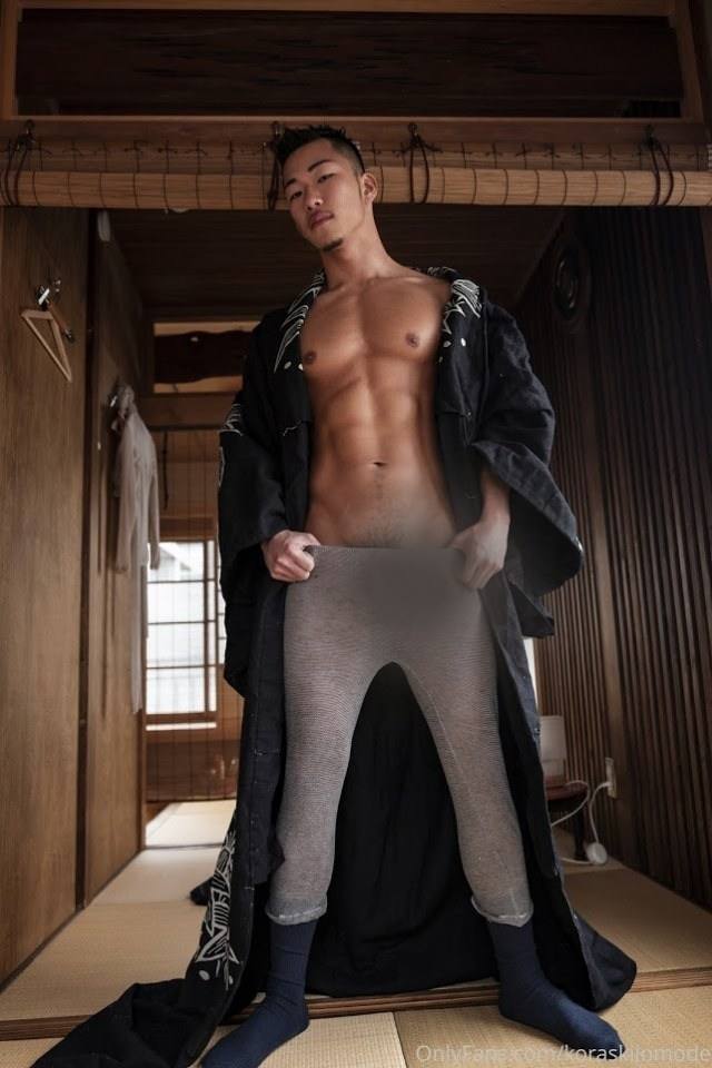 หนุ่มหล่อขึ้นปก 828